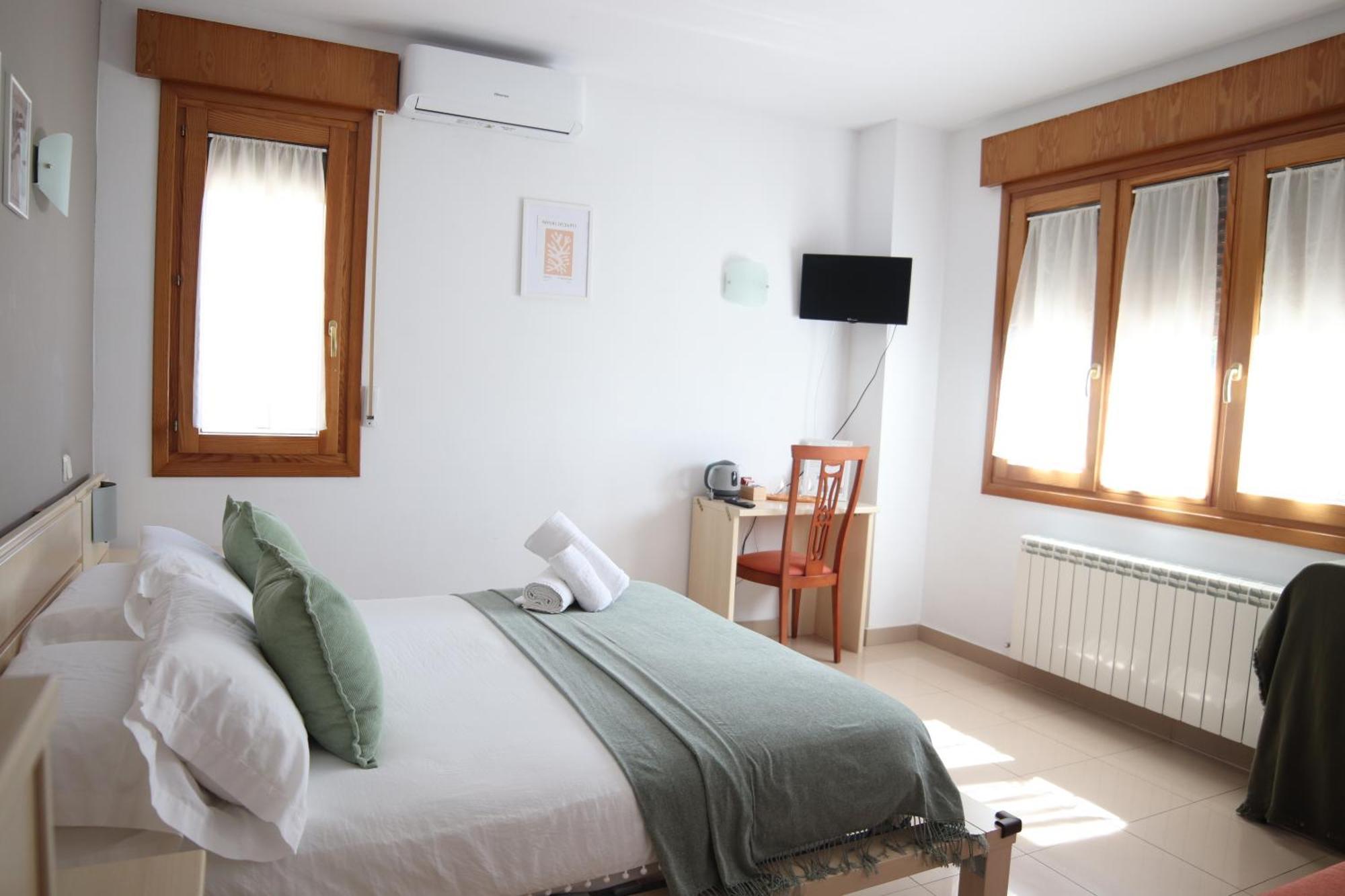 Hostal-Casa Rural Rosa-Nonna シグエンサ 部屋 写真
